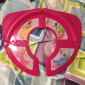 Foldable potty seat
